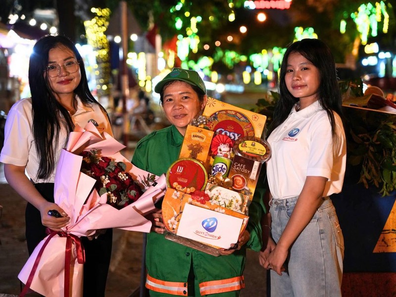 Hình ảnh đại diện cho các giá trị cốt lõi như minh bạch, khách quan và an toàn trong đánh giá 32wim