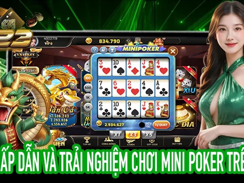 Bàn chơi Poker với chip, bài và người chơi đang suy nghĩ