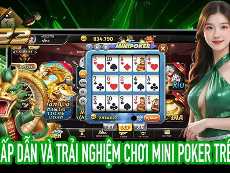 Bàn chơi Poker với chip, bài và người chơi đang suy nghĩ